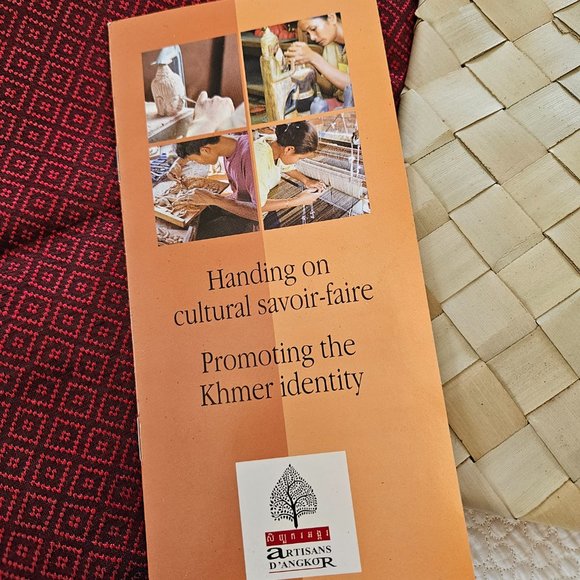 100% handwoven silk wrap Cambodia - Picture 7 of 9